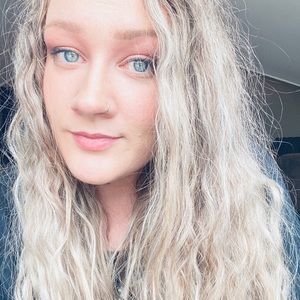 Meet your Posher, Abigail